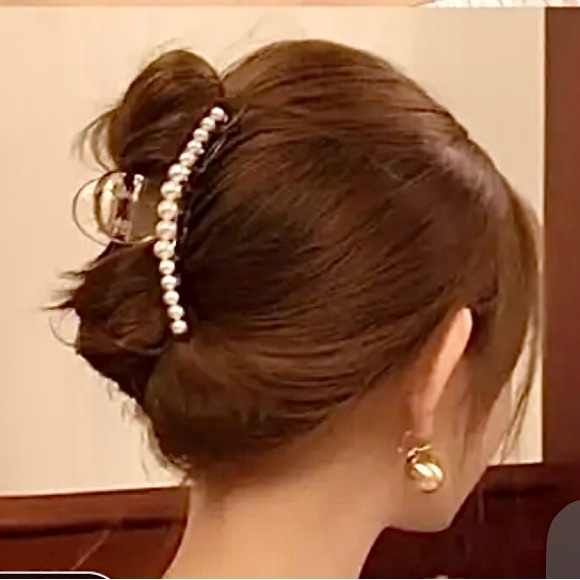 Set 2 Hair Clips Faux Pearl New in Pkg - Picture 3 of 7